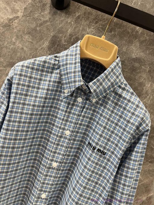 ZC60363 Miu Miu 25Ss Early Spring New Retro College Style Vertical Striped Blue Checkered Shirt i9k9uswe - Image 4