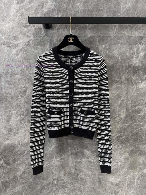 ZW60372 Chanel 25p Holiday Limited Edition New Product Classic Hollow Hook Weaving Stripe Knitt rtxsiili - Image 2