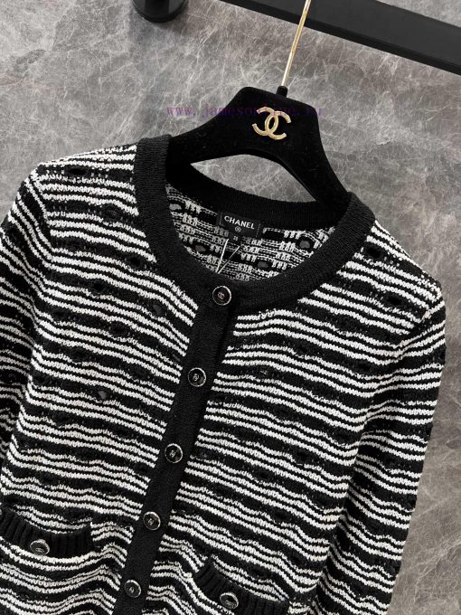 ZW60372 Chanel 25p Holiday Limited Edition New Product Classic Hollow Hook Weaving Stripe Knitt rtxsiili - Image 4