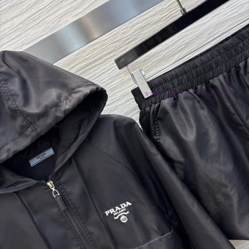 CT75866 Prada 25 Early Spring New Collection Popular Nylon Casual Suit Hooded Shoulder Jacket+h 9prn7pbg - Image 6