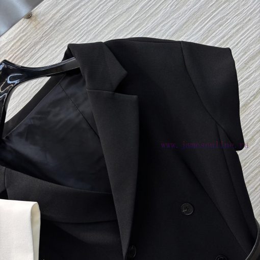 CL75895 Dior's Early Spring Collection Of 25 Years Featuring A Sloping Shoulder And Off Shoulde so7bwg69 - Image 4