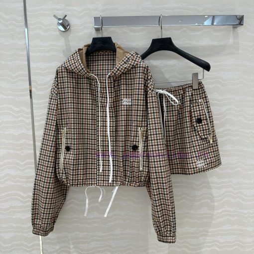 AT75913 Miu Miu Girls' Wear: Intelligent Molecular Academy Style Pattern Hoodie With Small Half hlqgb3ny