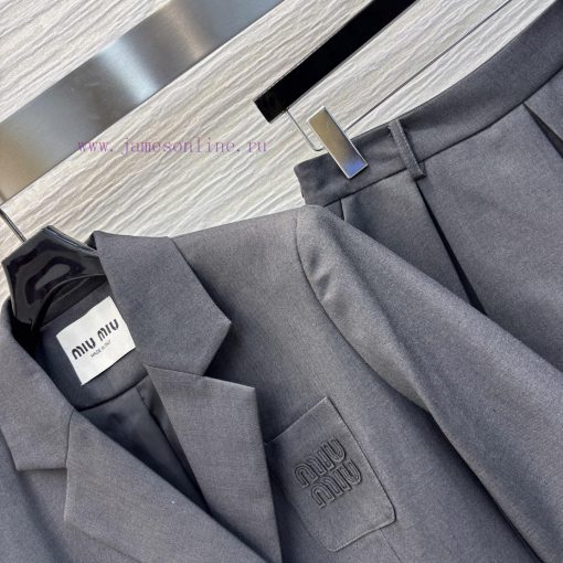 CT75953 Miu Miu Miu 25 Early Spring New Collection A Suit Jacket And High Waisted Pleated Short quqlcene - Image 5