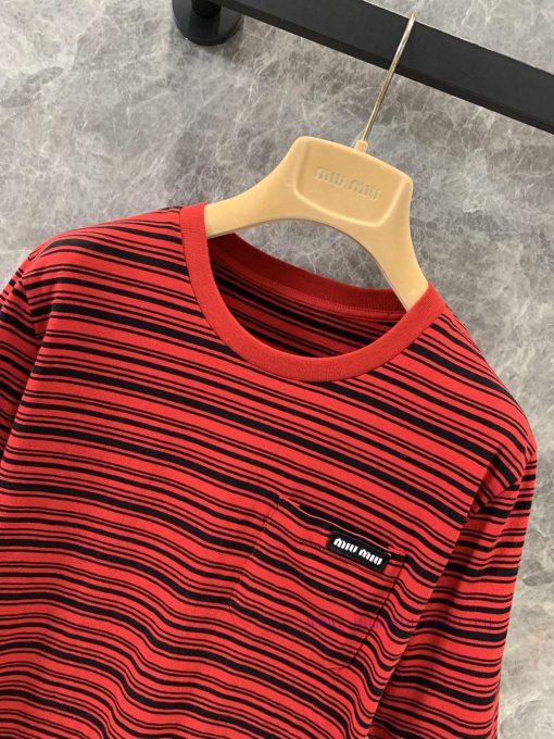 ZT60510 MiuMi * 25Ss Early Spring New Letter Logo Sticker Black And Red Striped Short Sleeved T bsok9d0d - Image 4