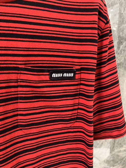 ZT60510 MiuMi * 25Ss Early Spring New Letter Logo Sticker Black And Red Striped Short Sleeved T bsok9d0d - Image 6
