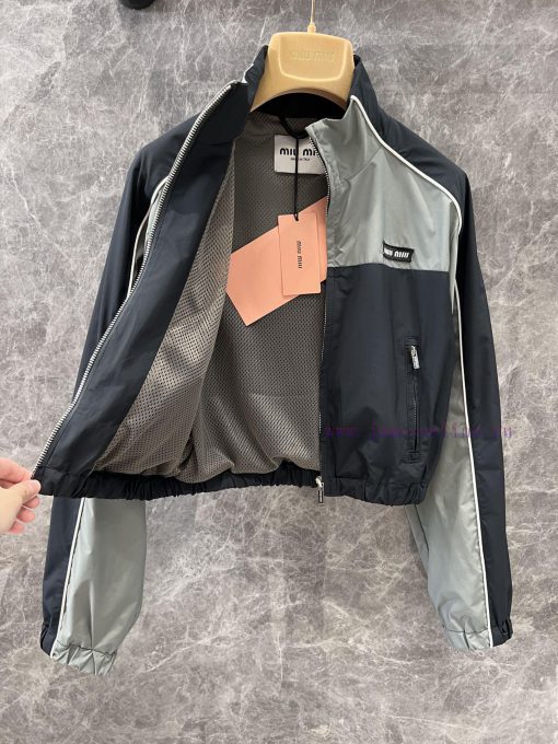 ZW60520 Miumi * 25Ss Early Spring New Letter Patch Stand Up Collar Color Blocked Short Jacket J zrnkohg9 - Image 3