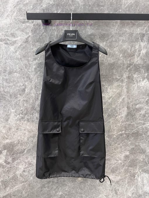 ZL60525 Prada 25Ss Early Spring New Inverted Triangle Logo Solid Color Sleeveless Tank Top Skir dbaqeso8