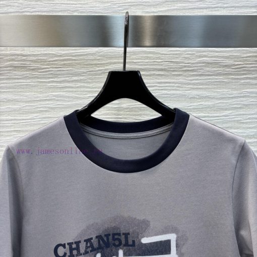 CT76026 Chanel 25 Spring/Summer Digital 5-Letter Printed T-shirt With Exquisite And Compact Des pkesojoa - Image 3