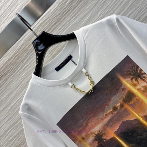CT76028 Louis Vuitton 25 Early Spring New Dusk Print Patch Short Sleeved T-shirt Simple Solid C n7pd99l1 - Image 4