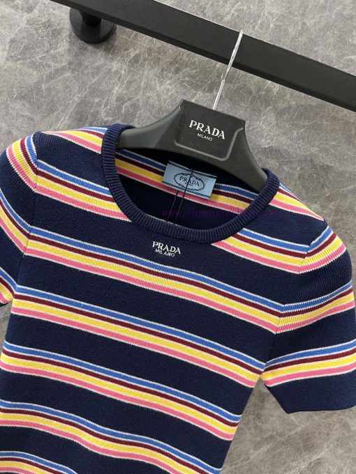 ZT60533 Prada 25Ss Early Spring New Color Striped Knitted Short Sleeve Top 丨 Developed And Prod 3032f3pl - Image 4