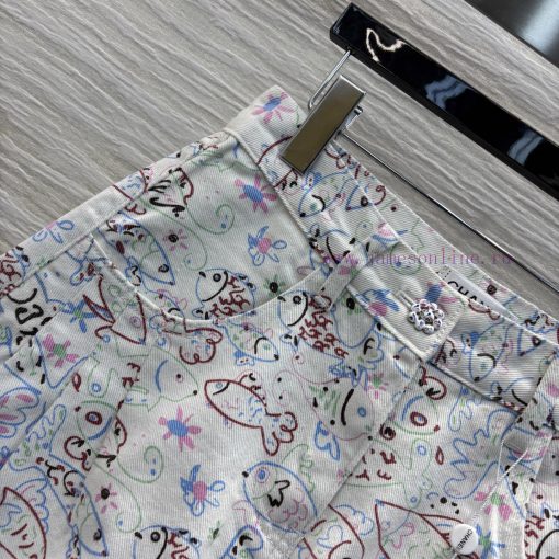 CK76077 Chanel 25 Early Spring New Collection Fun Graffiti Printed Cowboy Shorts A-line Version 9i4s7kc9 - Image 4