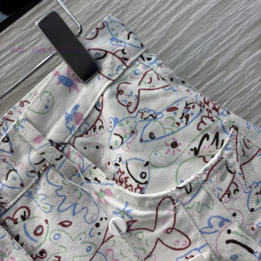 CK76077 Chanel 25 Early Spring New Collection Fun Graffiti Printed Cowboy Shorts A-line Version 9i4s7kc9 - Image 6
