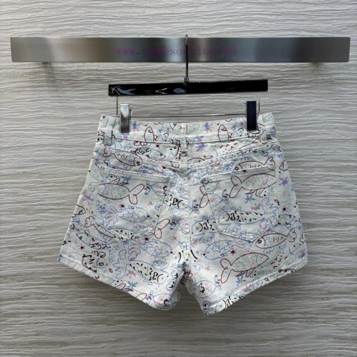 CK76077 Chanel 25 Early Spring New Collection Fun Graffiti Printed Cowboy Shorts A-line Version 9i4s7kc9 - Image 9