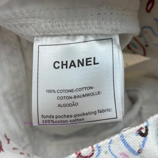 CK76077 Chanel 25 Early Spring New Collection Fun Graffiti Printed Cowboy Shorts A-line Version 9i4s7kc9 - Image 10
