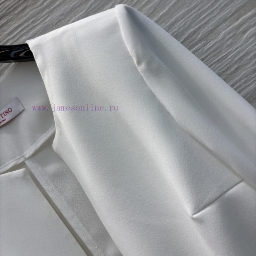 CW76078 Valentino Early Spring New Collection A Round Neck Short Suit Jacket That Is The Epitom 3wnb7bfv - Image 5