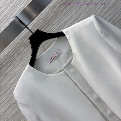 CW76078 Valentino Early Spring New Collection A Round Neck Short Suit Jacket That Is The Epitom 3wnb7bfv - Image 6
