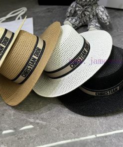Dior's popular flat top hatqenln37e