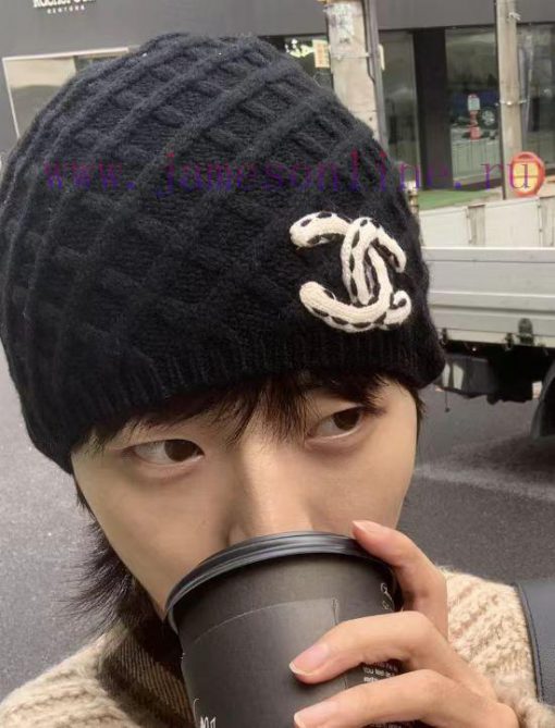 Chanel New Black and White Double C Diamond Grid Knitted Hat with Knitted Yarn in Stock Chaorapzse3 - Image 2