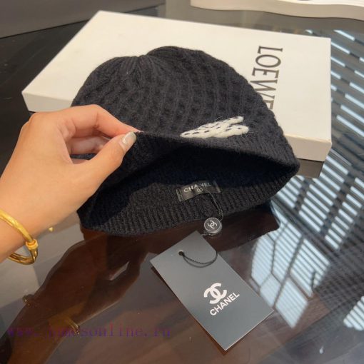 Chanel New Black and White Double C Diamond Grid Knitted Hat with Knitted Yarn in Stock Chaorapzse3 - Image 7