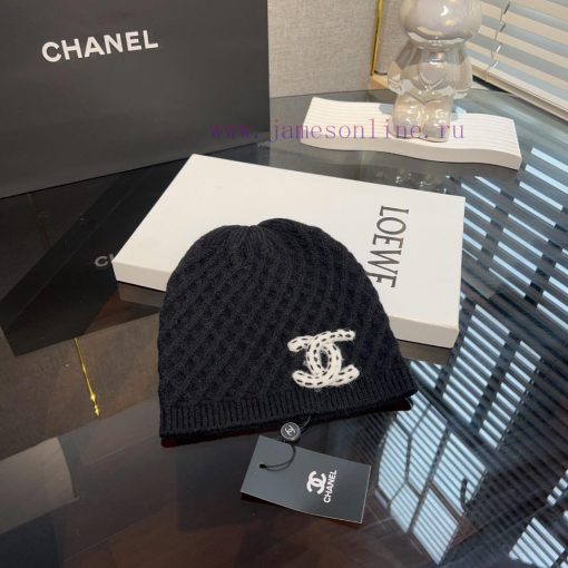 Chanel New Black and White Double C Diamond Grid Knitted Hat with Knitted Yarn in Stock Chaorapzse3 - Image 9