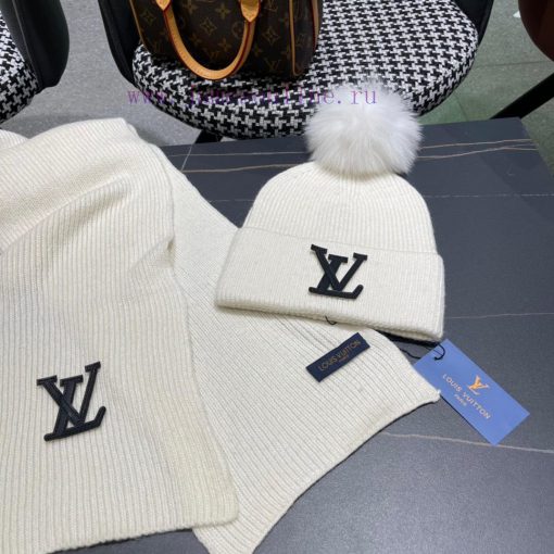LV three piece wool set fox fur hat scarf classic set hat warm and super comfortable~Winter k88gew8g - Image 10