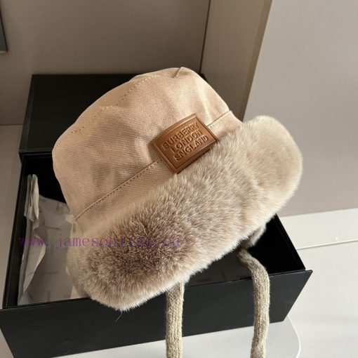 Burberry's new ear protection hat with fleece lining, essential for keeping warm in autumn afos1r5q6 - Image 3