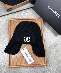 A must-have for keeping warm in winter at C's home, the Lei Feng hat. This Lei Feng hat is r7ghlr25s