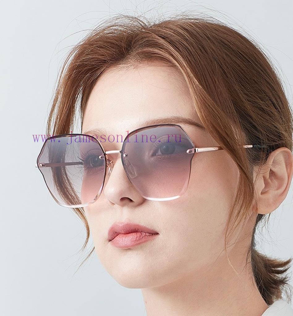 GUCCI's new nylon sunglasses feature frameless diamond cut edges for a more textured look, ekgz3nt2m - Image 2