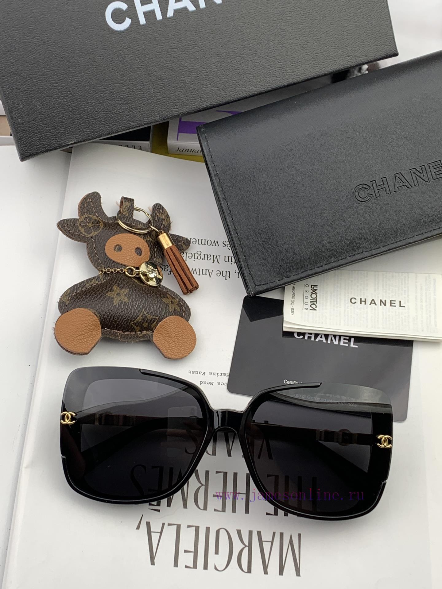 2023 New CHANEL Women's Mature Large Frame Sunglasses Fashion Diamond studded Mirror Legs Hiog9ufhf3 - Image 4
