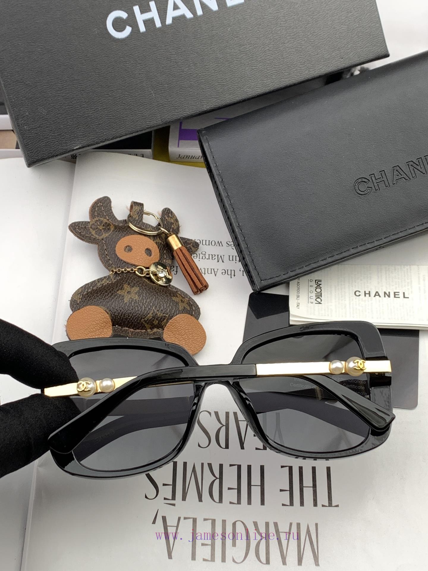 2023 New CHANEL Women's Mature Large Frame Sunglasses Fashion Diamond studded Mirror Legs Hiog9ufhf3 - Image 9