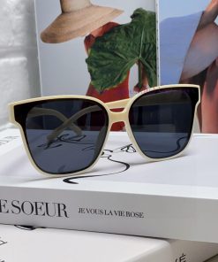 CHANEL 2024 New Xiaohongshu Fragrance Same Style Sunglasses with Alphabet Legs, Large Squareffqlx6cw