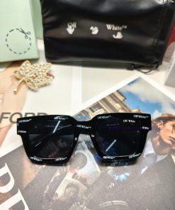 Off White's latest design style, original customized quality is full. It almost includes eveae7ygr0n