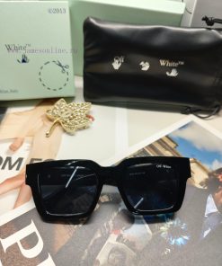Off White's latest design style, original customized quality is full. It almost includes evet8f04amv