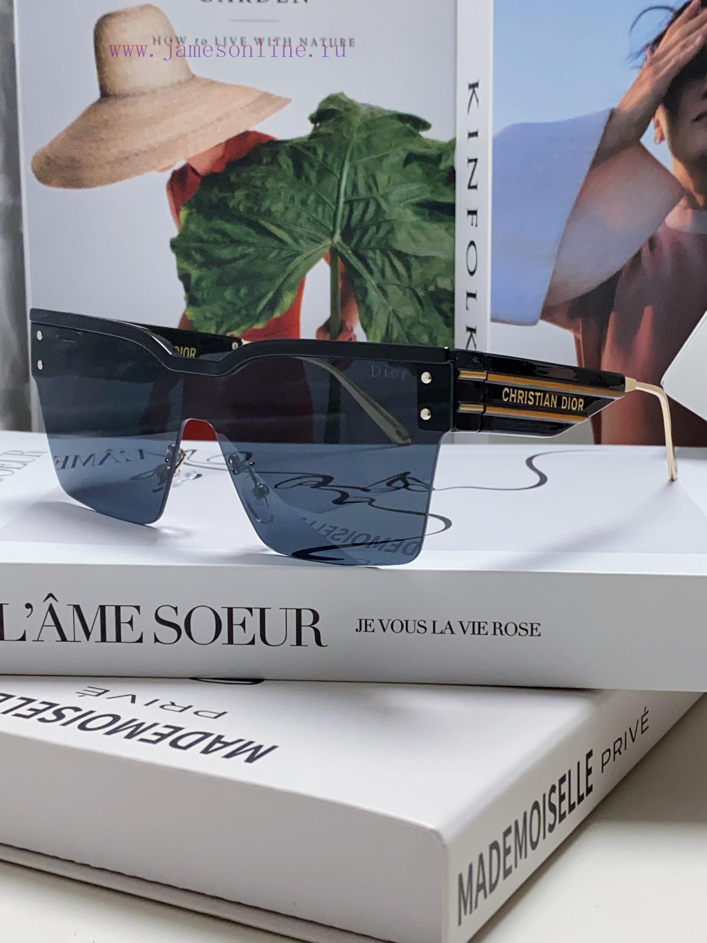 Dior's popular Dior Club series sunglasses and sunglasses posters bring a refreshing and cooxrn7vn79