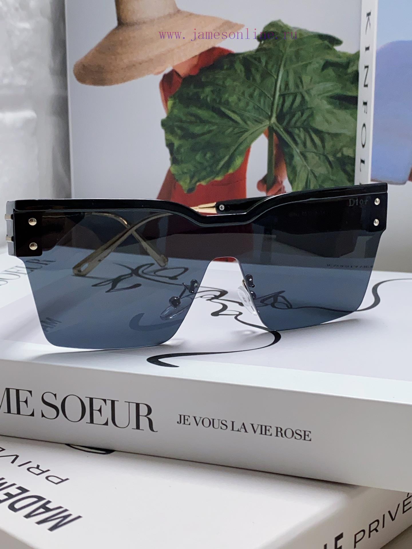 Dior's popular Dior Club series sunglasses and sunglasses posters bring a refreshing and cooxrn7vn79 - Image 3