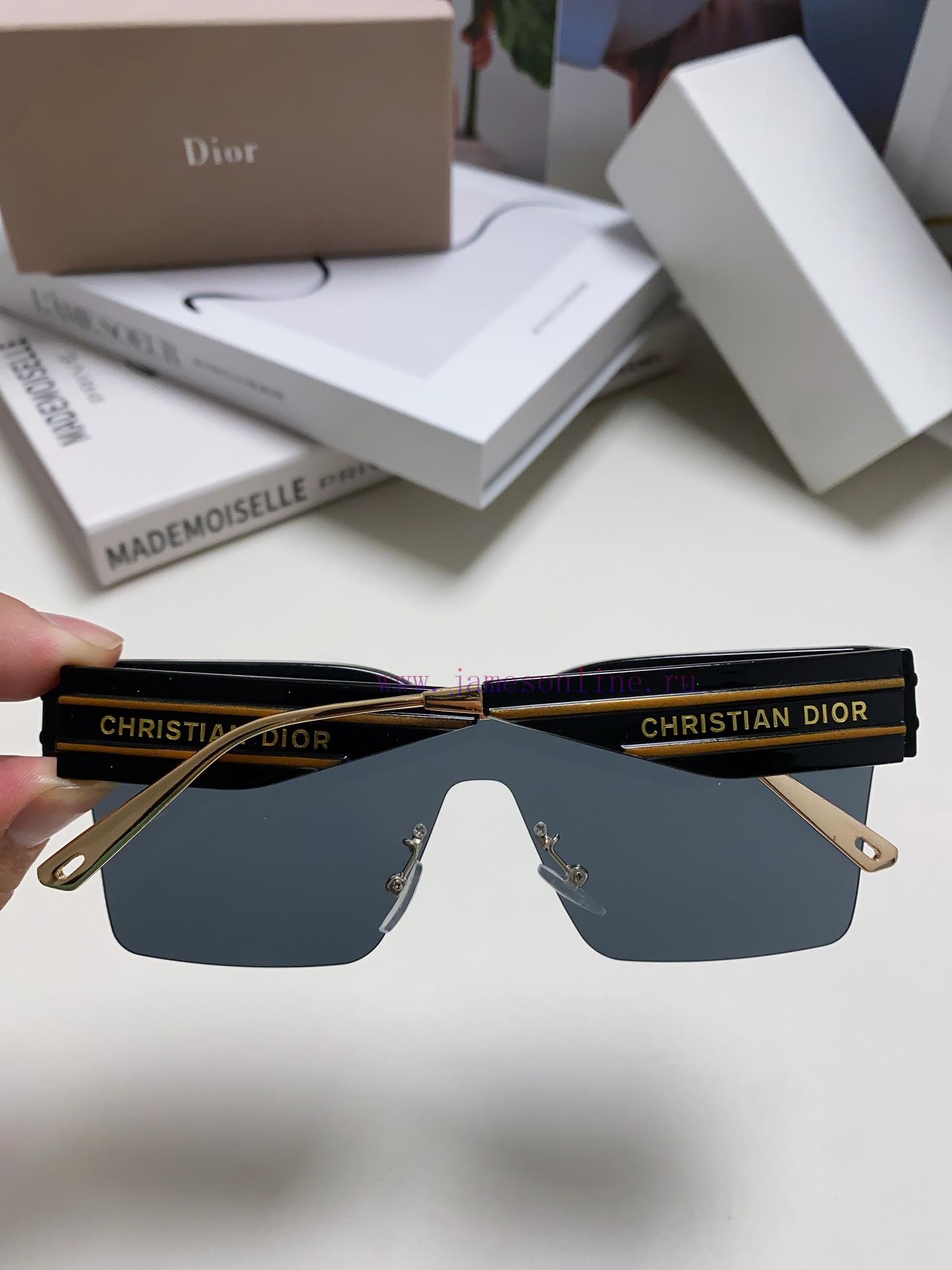Dior's popular Dior Club series sunglasses and sunglasses posters bring a refreshing and cooxrn7vn79 - Image 6