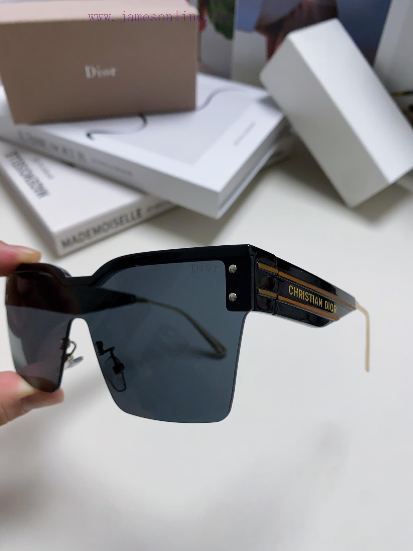 Dior's popular Dior Club series sunglasses and sunglasses posters bring a refreshing and cooxrn7vn79 - Image 7