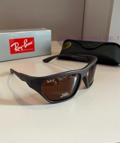 Ray Ban co branded Porsche sunglasses with a cool lookkr6jjzu1