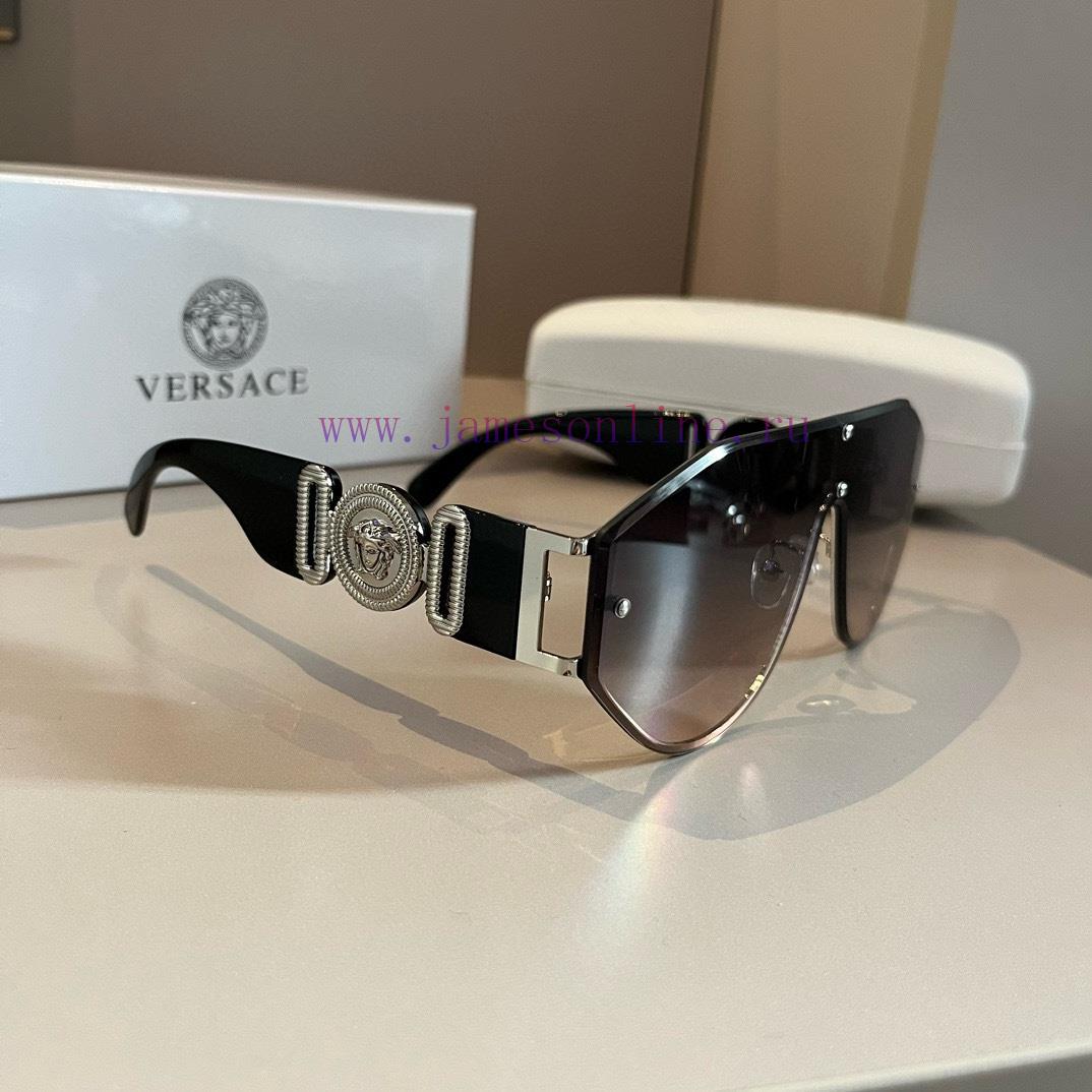Versace Sunglasses from VersaceThis is the super popular sunglasses style this yearvmsnuiz6