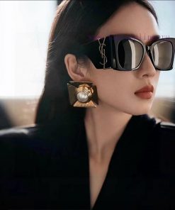 YSL Saint Laurent sunglasses, I really love them. The aura on my face is tightly controlled,0fi1wwwh