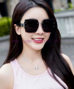 Herm è s' classic boxy design, not picky about face shape, looks very elegant whether pairedhu7n2c3n