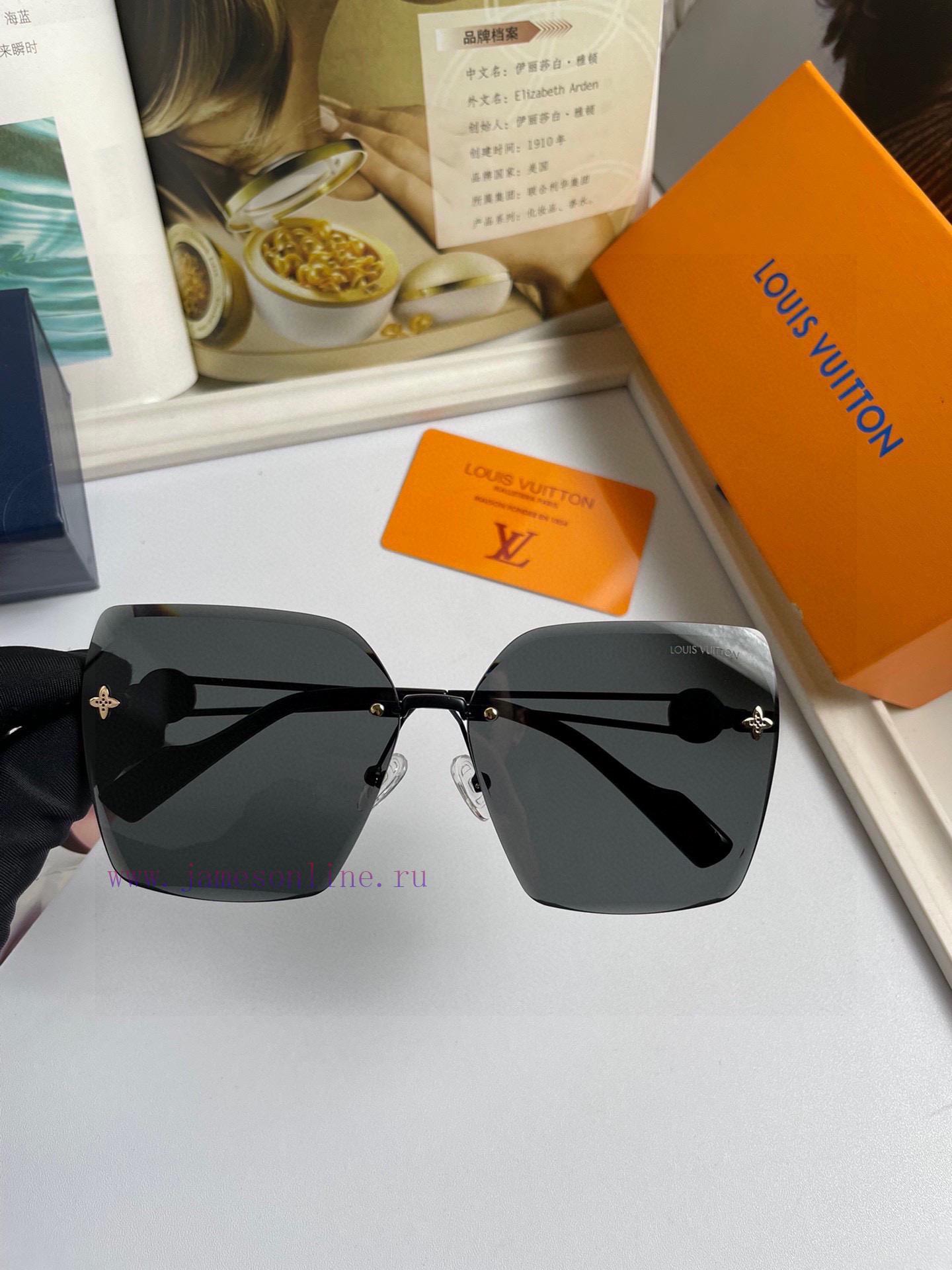 Louis Vuitton LV Women's Sunglasses with HD Nylon Lens, Classic Clover Elements, Retro Stylenvywlkio - Image 4