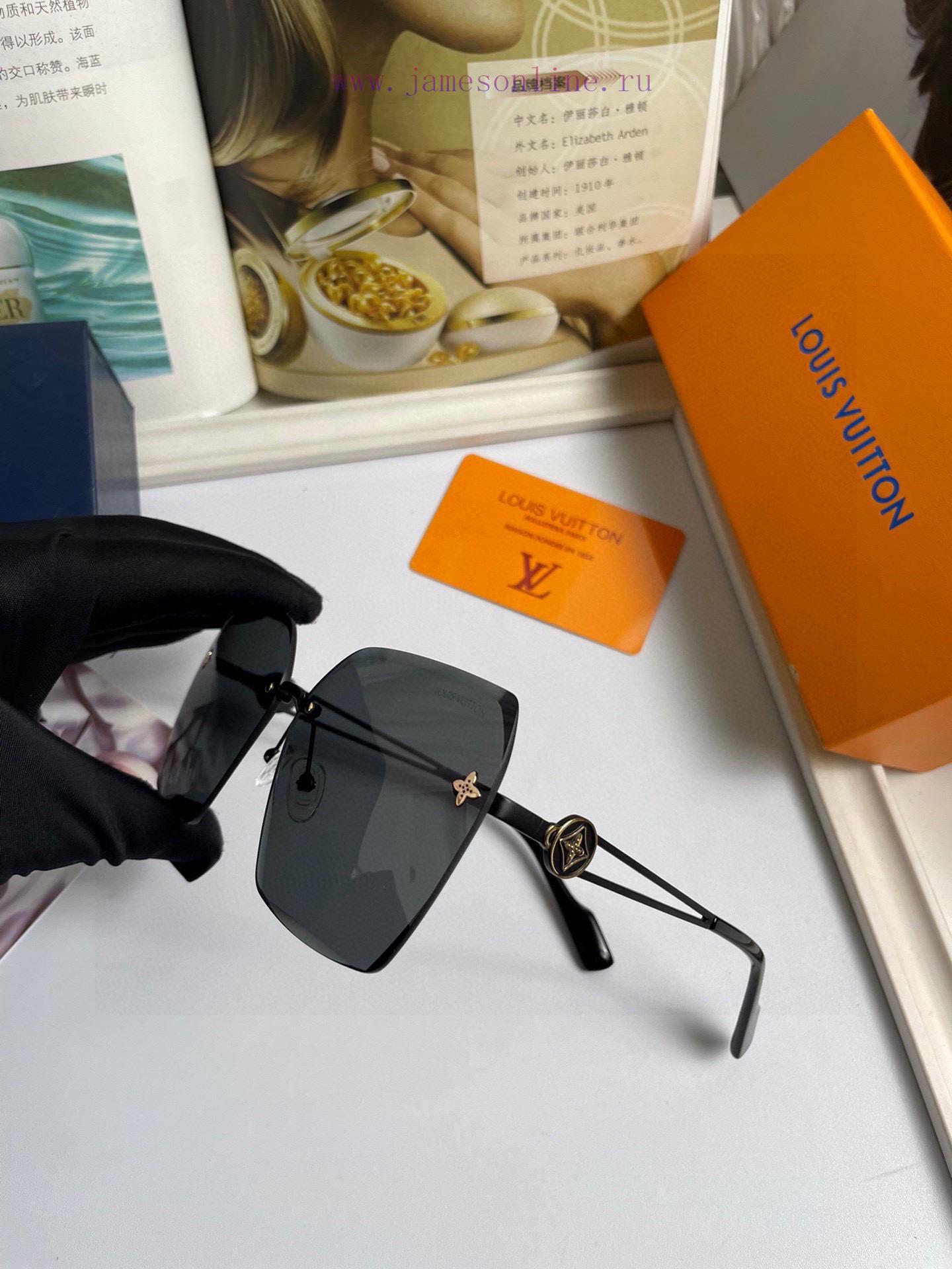 Louis Vuitton LV Women's Sunglasses with HD Nylon Lens, Classic Clover Elements, Retro Stylenvywlkio - Image 8
