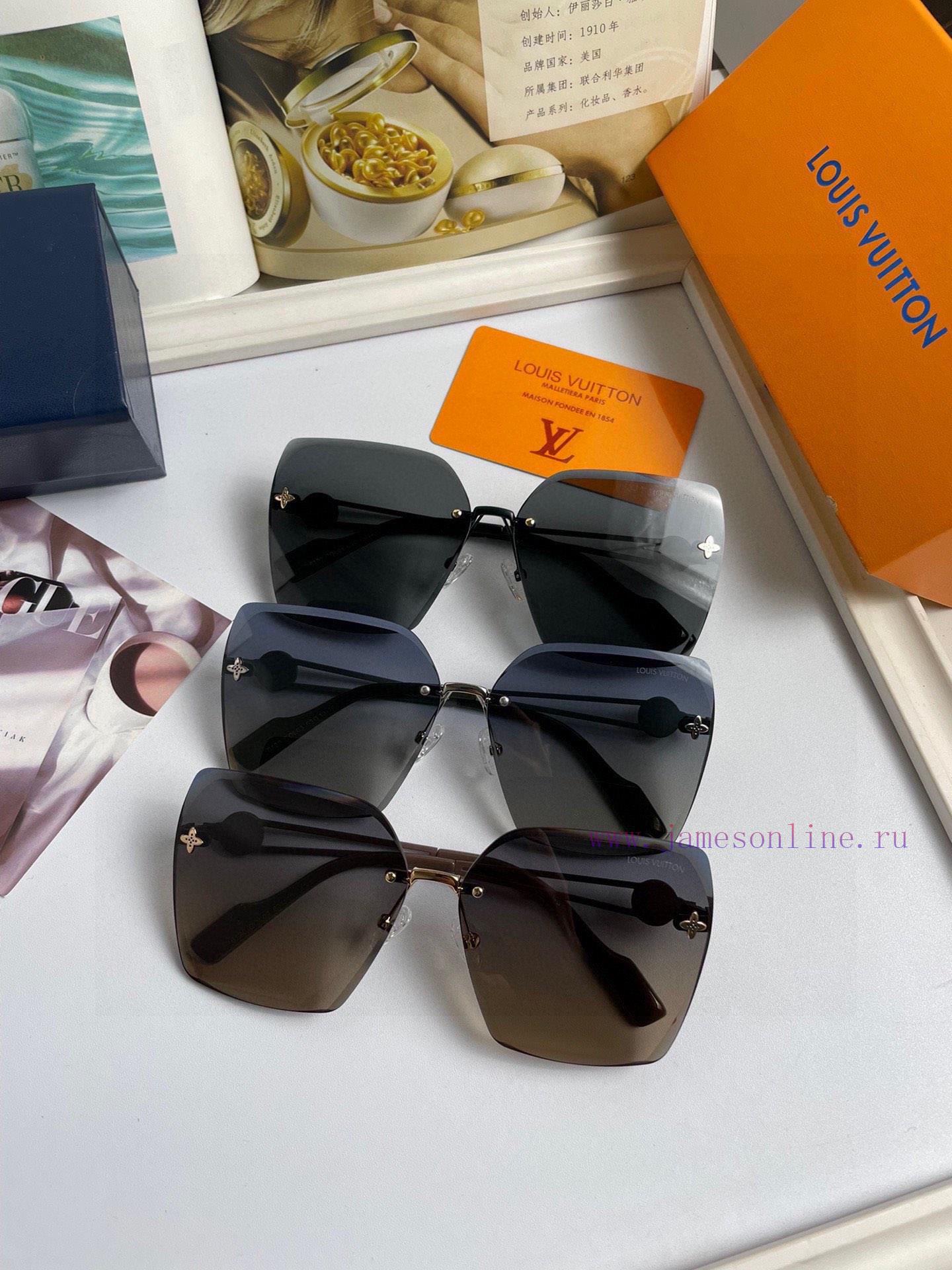 Louis Vuitton LV Women's Sunglasses with HD Nylon Lens, Classic Clover Elements, Retro Stylenvywlkio - Image 9