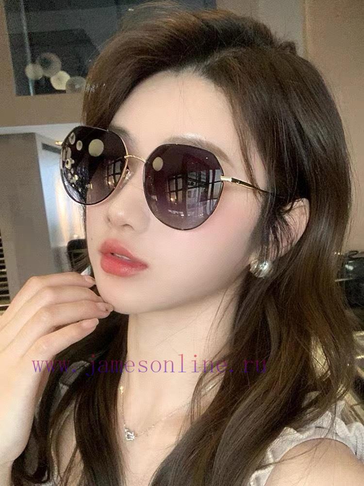 CHANEL trendy and explosive fashion sunglasses with large frames for comfortable wearing. Inu6xg4y9v - Image 3