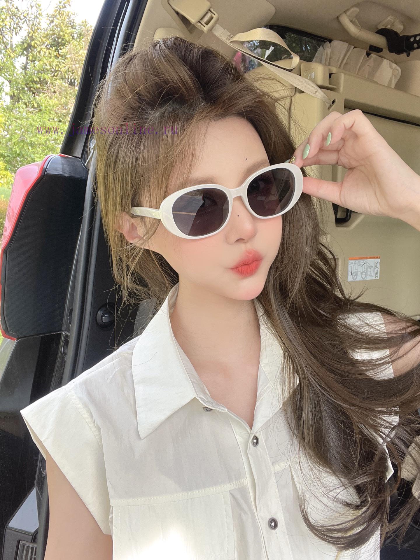 Gucci's classic small frame design, not picky about face shape, looks very stylish whether pralg246l - Image 3