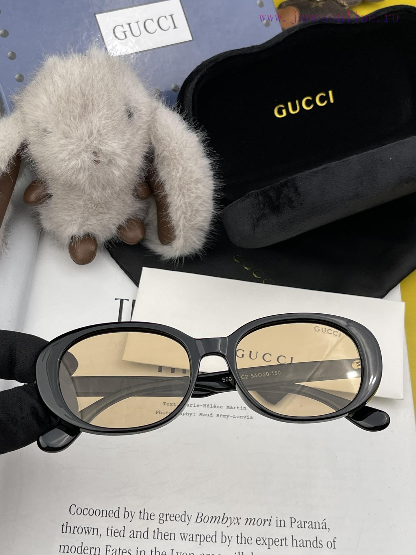 Gucci's classic small frame design, not picky about face shape, looks very stylish whether pralg246l - Image 5