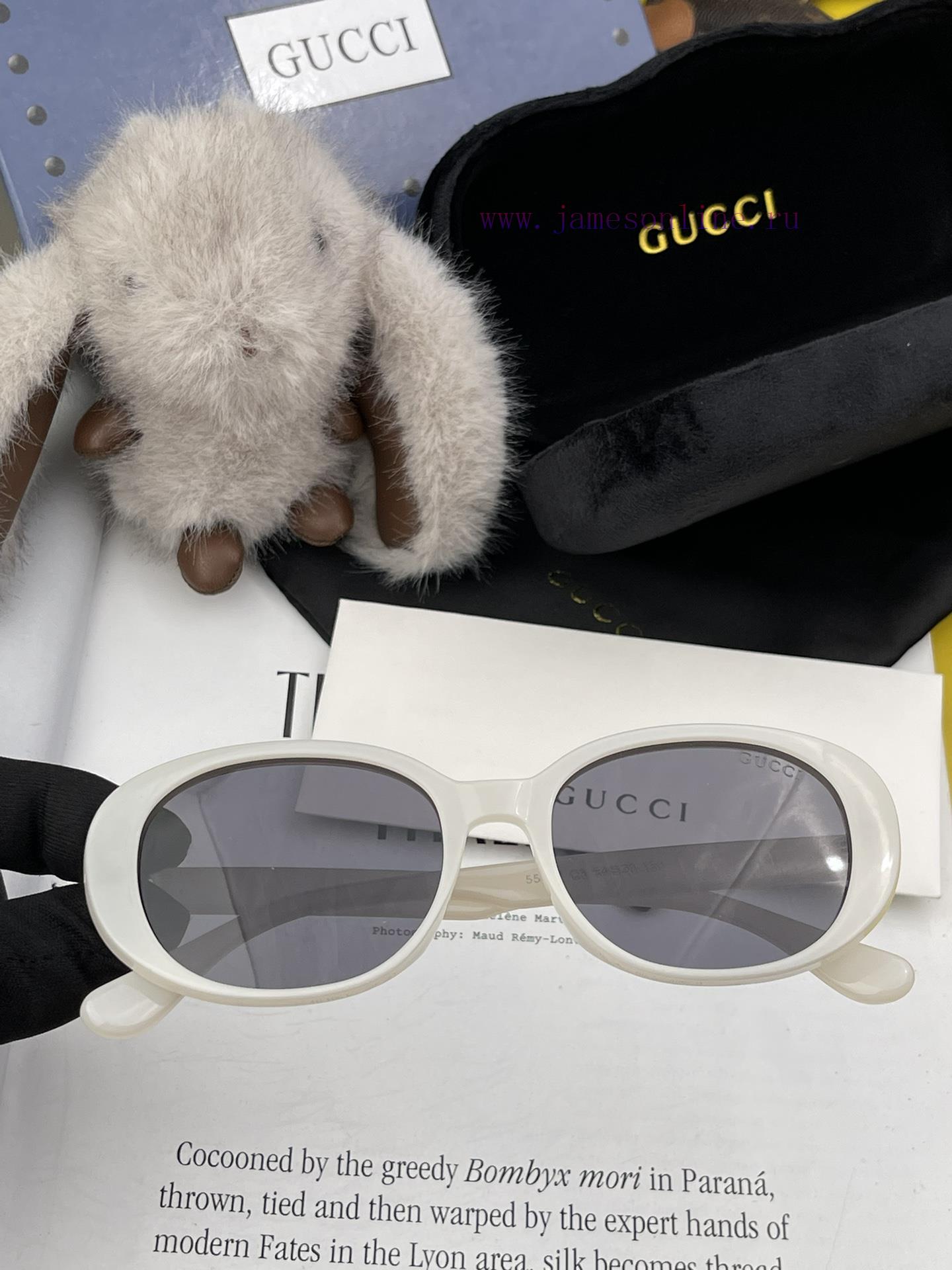 Gucci's classic small frame design, not picky about face shape, looks very stylish whether pralg246l - Image 7