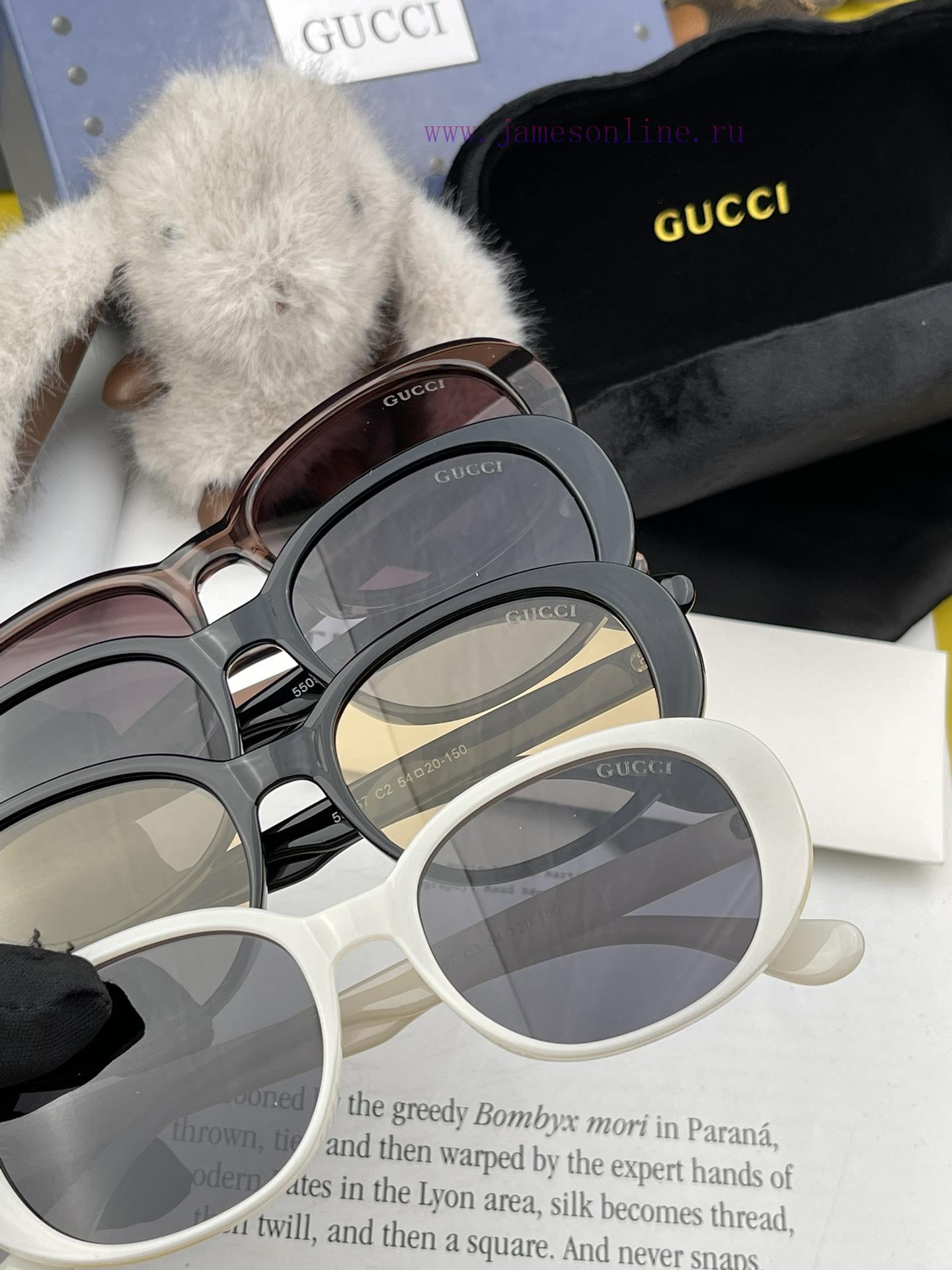 Gucci's classic small frame design, not picky about face shape, looks very stylish whether pralg246l - Image 8