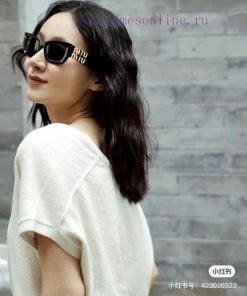 Miumiu sunglassesBlack and gold logos are always the perfect combination for travel photogran4ebq95s